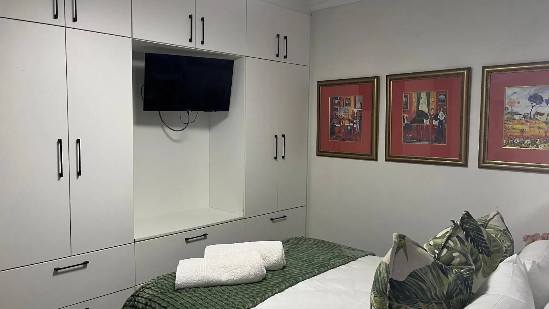 Room @Carol Close Cape Town