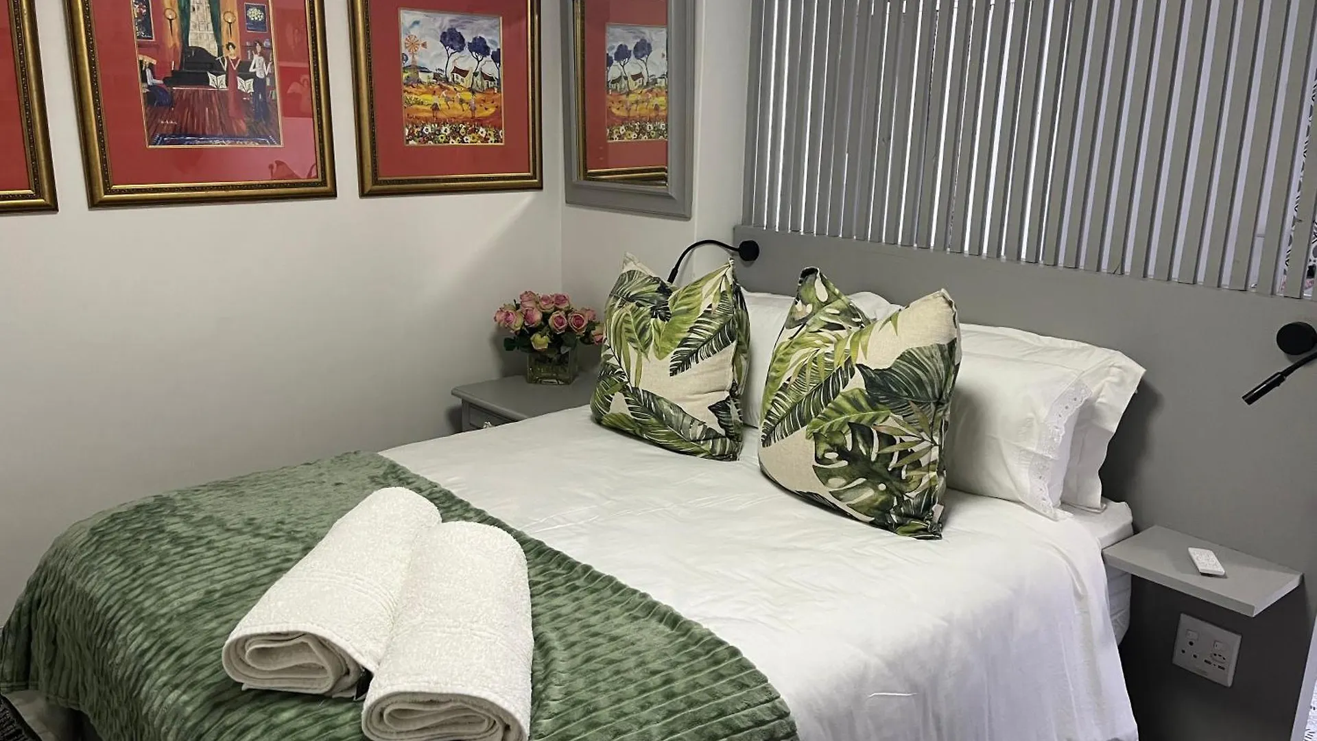 Bed & Breakfast Room @Carol Close Cape Town